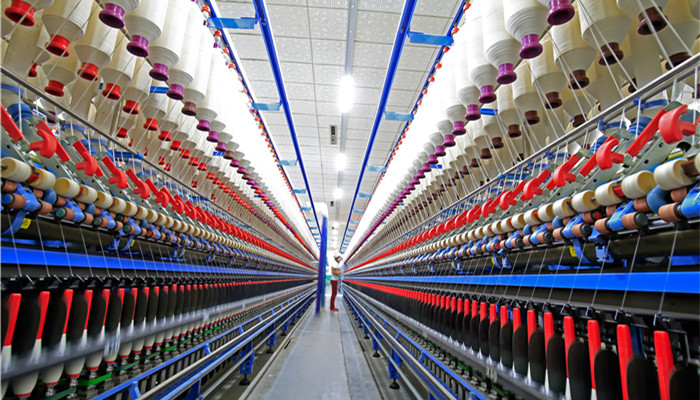 The market demand for knitting machine oil is huge and the industry has good development prospects